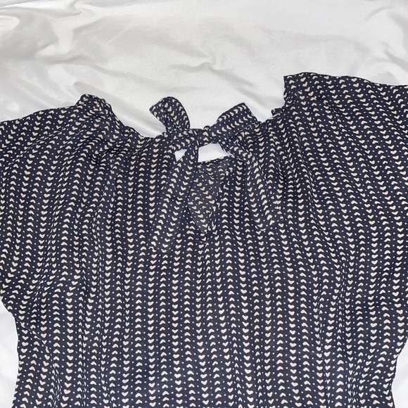 LAUREN Conrad Blouse with Heart design and Bow tie closure - Picture 3 of 4